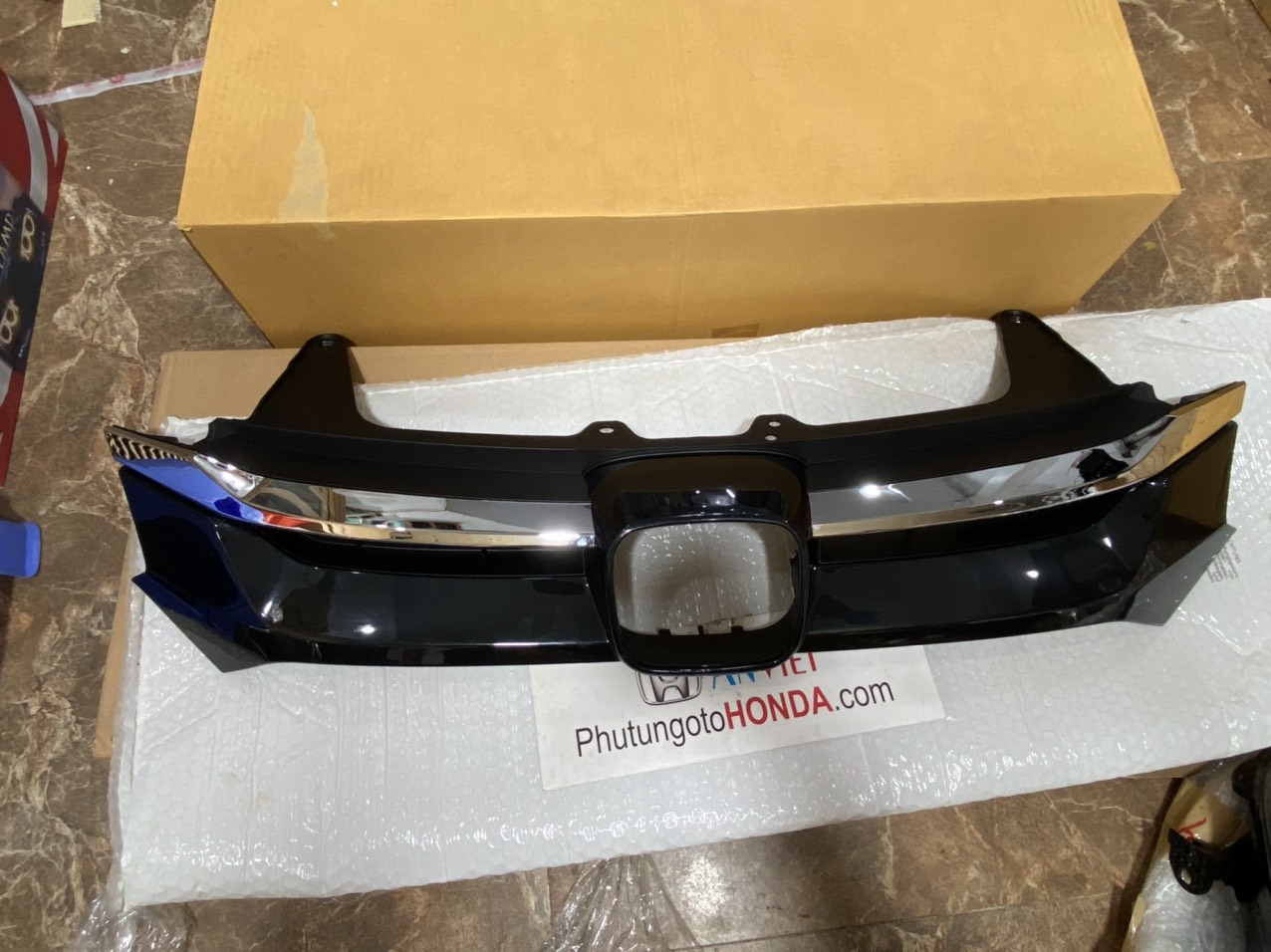 Mặt ca lăng phần đế xe Honda CRV 2016-2017